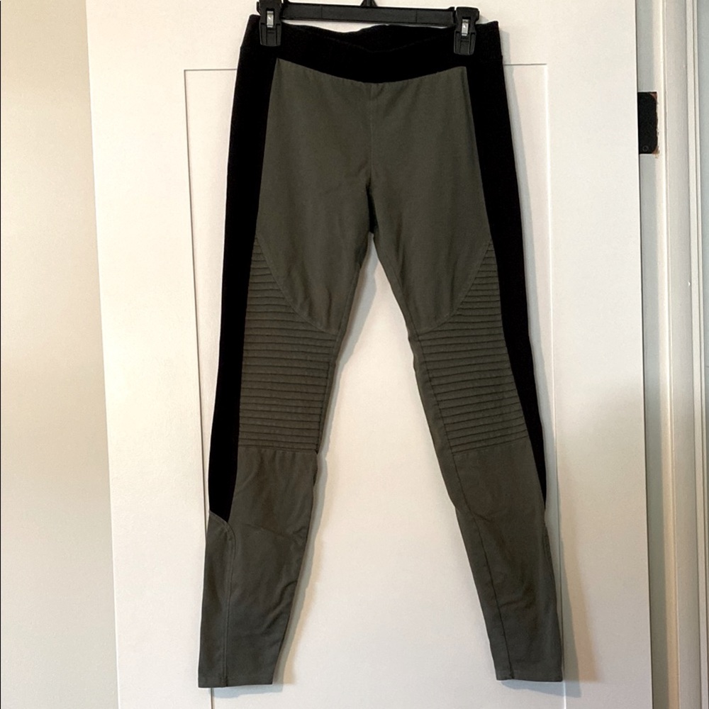 Womens Fox Racing Black and Green Moto Leggings - Size medium